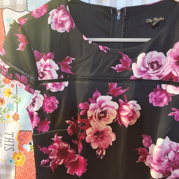 NWT CITY STUDIO FLORAL CAP SLEEVE JEWEL NECK ABOVE KNEE FIT + FLARE PARTY DRESS - Picture 3 of 13